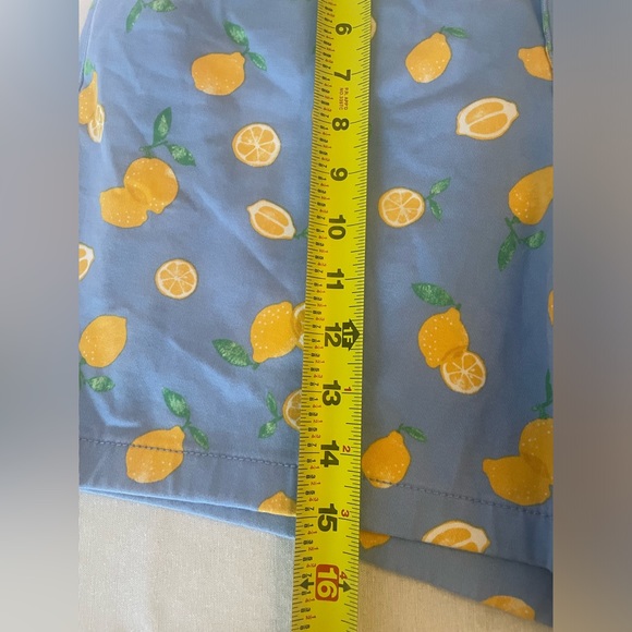 St. John’s Bay Women’s Mid Rise Short Size 10 5” Inseam Blue Lemons. New w tag - Picture 7 of 8